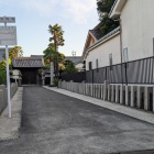 南側の門には日比津城主菩提寺の文字