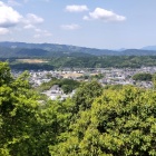 ③	途中の展望台から添田町を眺める