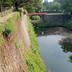 茶壷櫓跡から高石垣と廊下橋