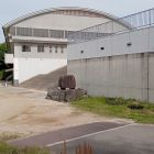 城址碑(道路から撮影)