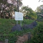 石垣に用いられる予定だった石(北東隅櫓台)