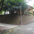 小高い丘地にある