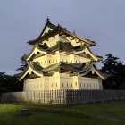 破風のある豪華な面