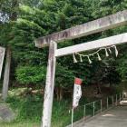 三明神社の鳥居と参道