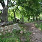 本丸土塁上の長篠城址石碑