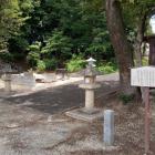 小松寺山砦。石碑と説明板が立つ