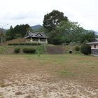 同左より一段高い曲輪を見る