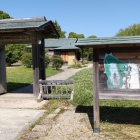 ②	庭園入口