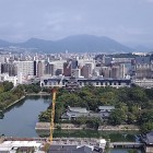 ⑨	ホテルの部屋から見た広島城（昼）