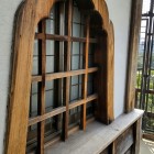 ②	天守最上階にある華頭窓