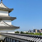 ④	巽櫓（右は明石駅、後方に明石大橋が見える）