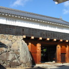 二の丸太鼓門一の門と玄蕃石