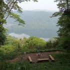 本城曲輪から津久井湖を望む