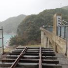 余部鉄橋空の駅・現橋と旧線路
