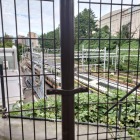 外濠跡に中央線停車中