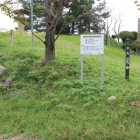 二の丸出丸の西側土塁標柱