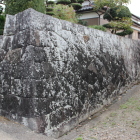 本丸裏虎口少し離れた他曲輪の石垣？現民家