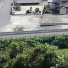 富岡城山頂より百間土手白長塀を見下ろす