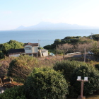 展望台より有明海越しに雲仙普賢岳を眺める