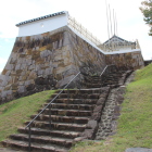 本丸虎口登り階段と北突出郭石垣