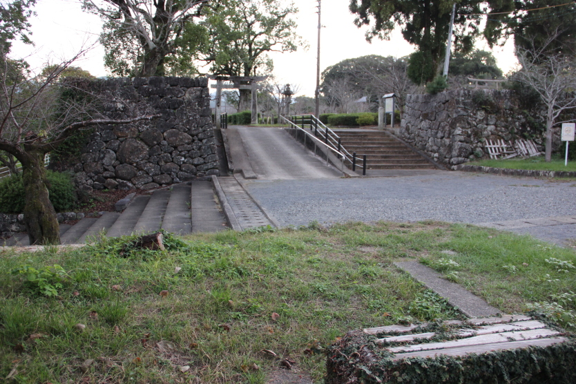 本丸東下段郭北東虎口櫓台石垣