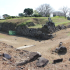 北西隅櫓跡より外枡形虎口本丸北前出曲輪？を見る