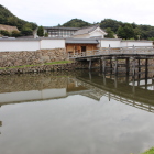 内堀越し北側より中ノ御門表門続き白土塀狭間無し