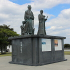 勝海舟(左)頼山陽立像南より