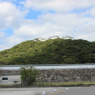 百間土手と山頂の富岡城建物群