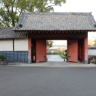 同左の赤門裏側