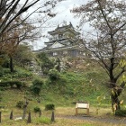 西端城曲輪から見上げた天守