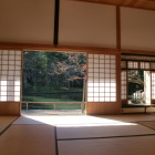 御改所より池を望む