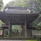 龍潭寺の山門から登る