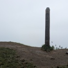 山頂に建つ碑
