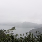 かろうじて余呉湖を見下ろす