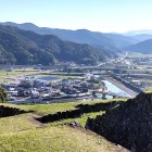 ⑧	本丸から東側を眺める（薩摩街道と薩摩国境の山々）