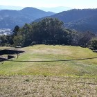 ⑤	本丸から二ノ丸と三ノ丸を見下ろす