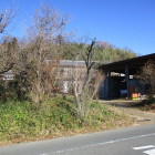 公園前からの眺め、奥の山が城址