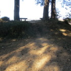 北側の高まり、ベンチがあって眺めが良い