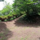 本堂裏の土塁②