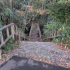 駐車場より向かう