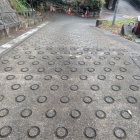 大善寺の坂は急だ