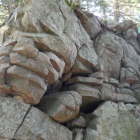 奇妙な石　焼石だろうか