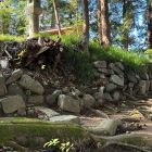 後世のものか？石積み