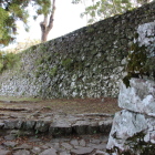 同左より本丸北面石垣を観る