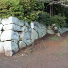 外周石垣北東角から北面を西へ、横矢掛り出隅