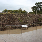 同左テラス席から見る堀と石垣