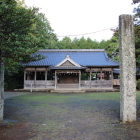 城域中心に千束神社拝殿鎮座