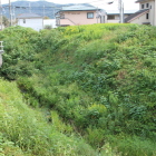 坂本城土塁と堀跡西より