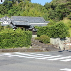 加世田麓武家屋敷風の構と屋敷を南斜めより